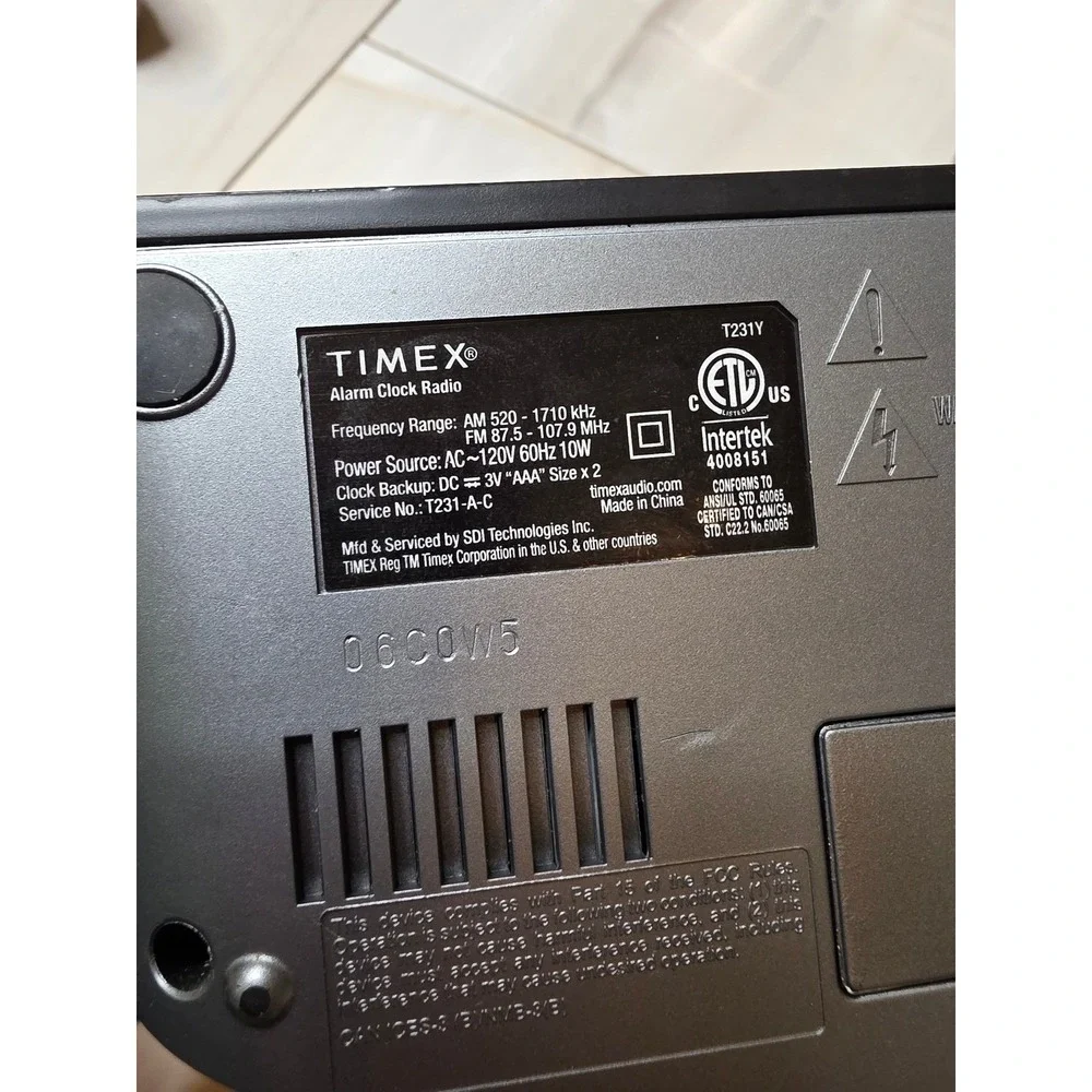 Timex T231Y Dual Alarm Clock Radio AM FM Silver Black Digital Display Snooze‎ F3